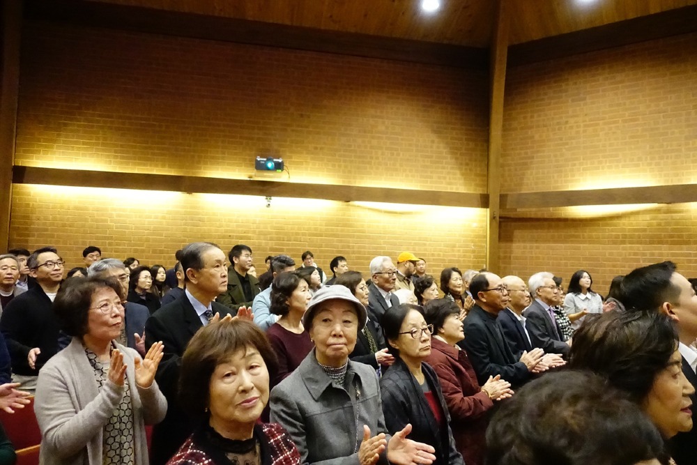 Hanmee PC-Thanksgiving Service-112325-07-Praising God.jpg