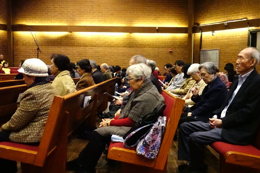 Hanmee PC-Thanksgiving Service-112325-09-Congregational prayer.jpg