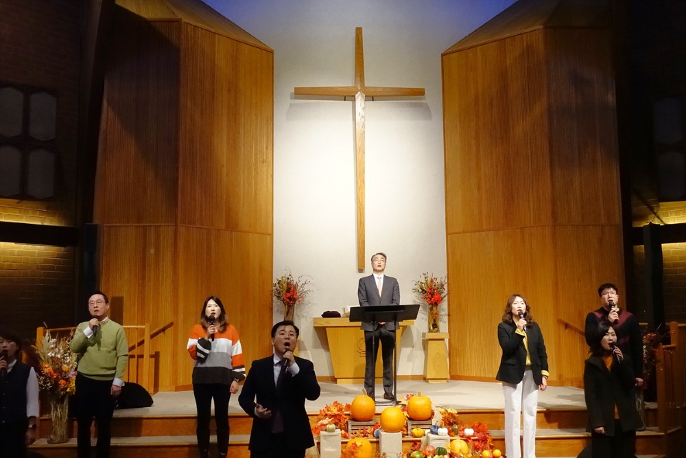 Hanmee PC-Thanksgiving Service-112325-23-Praising God.jpg