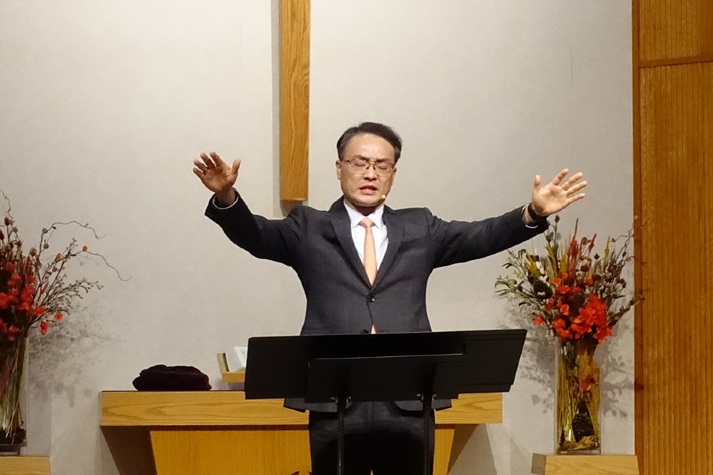 Hanmee PC-Thanksgiving Service-112325-24-Benediction-Rev Koh.jpg